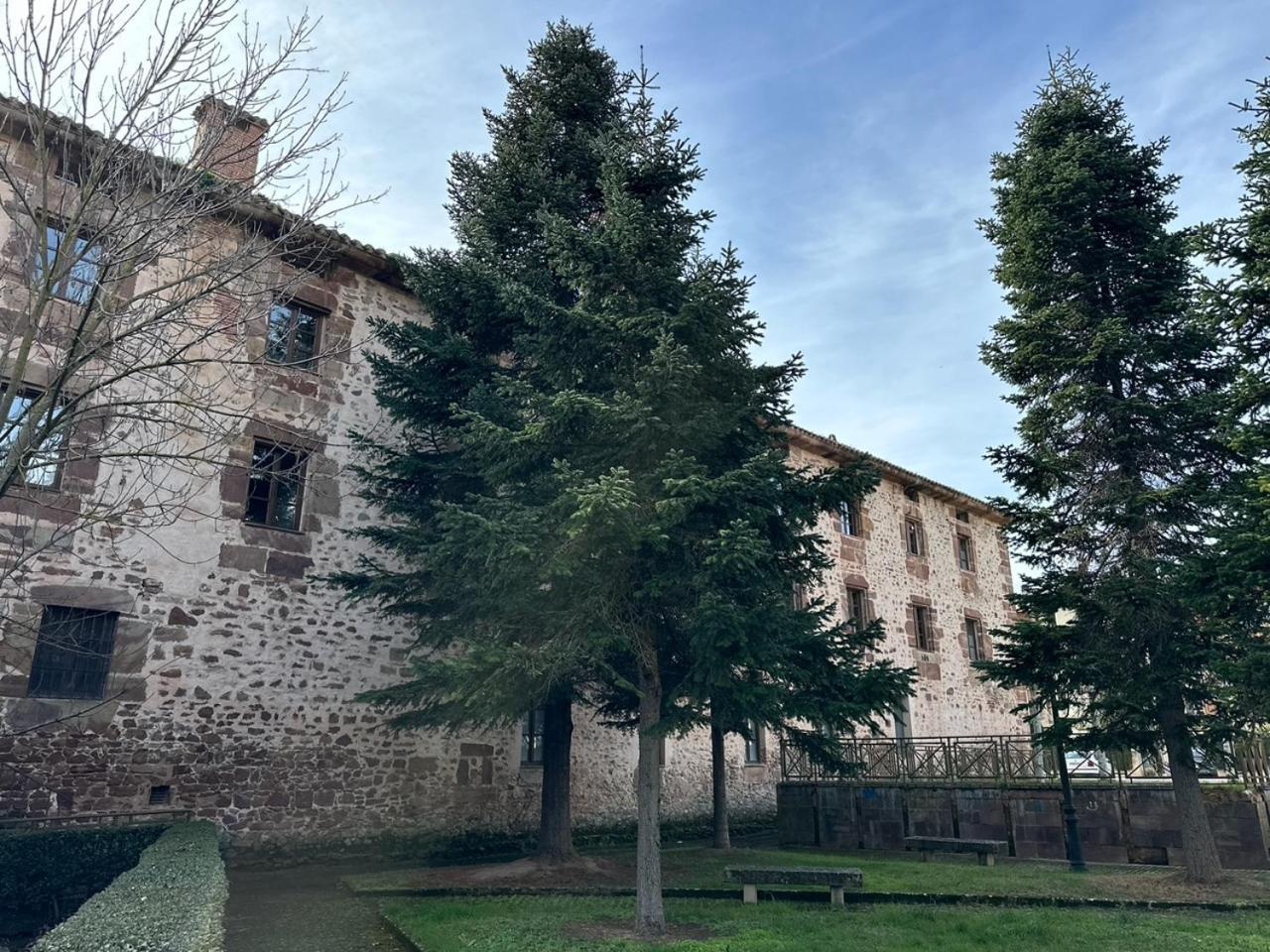 Hotel Y Albergue Real Fabrica De Эскарай Экстерьер фото