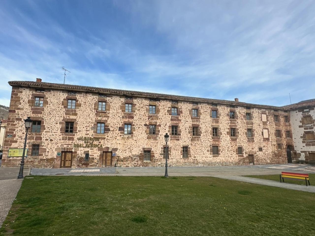 Hotel Y Albergue Real Fabrica De Эскарай Экстерьер фото